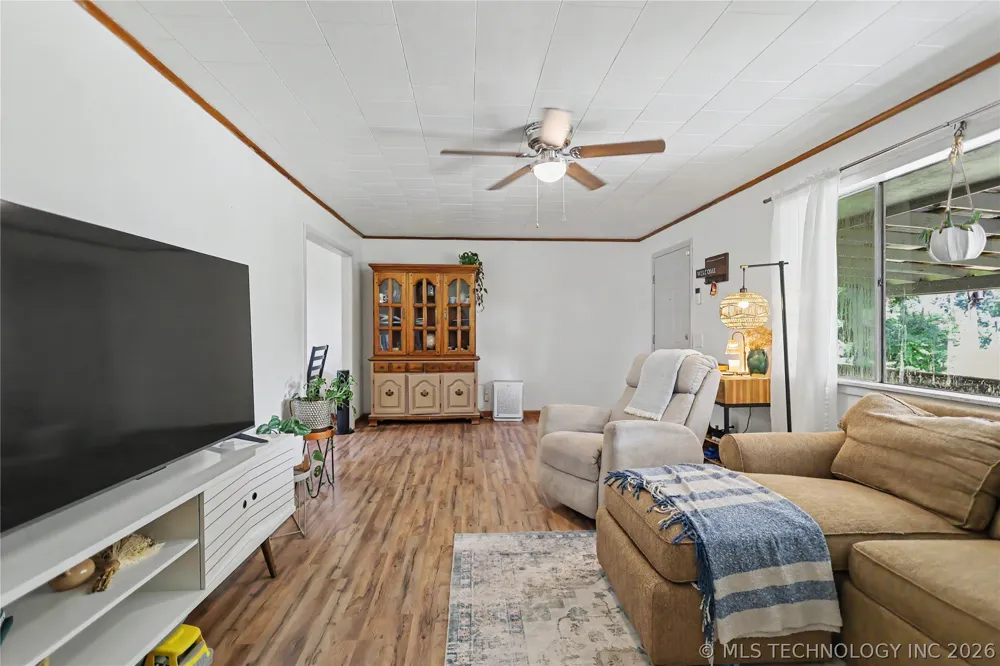 21195 E 760 ROAD Tahlequah, OK 74464