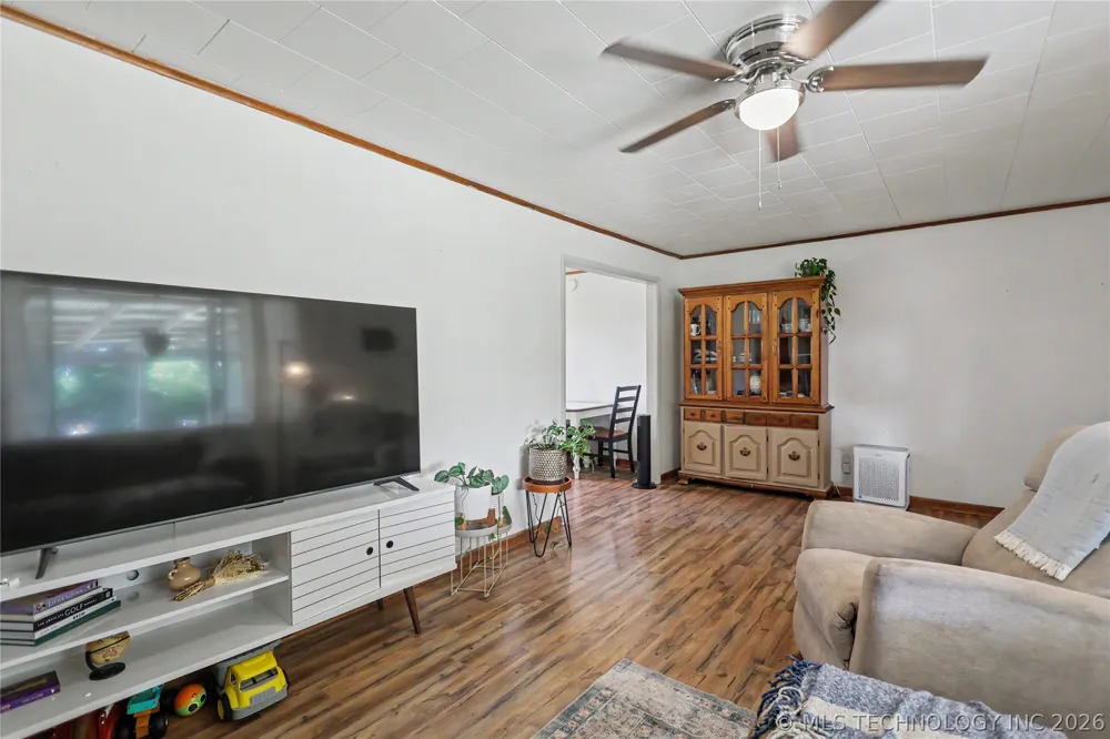21195 E 760 ROAD Tahlequah, OK 74464