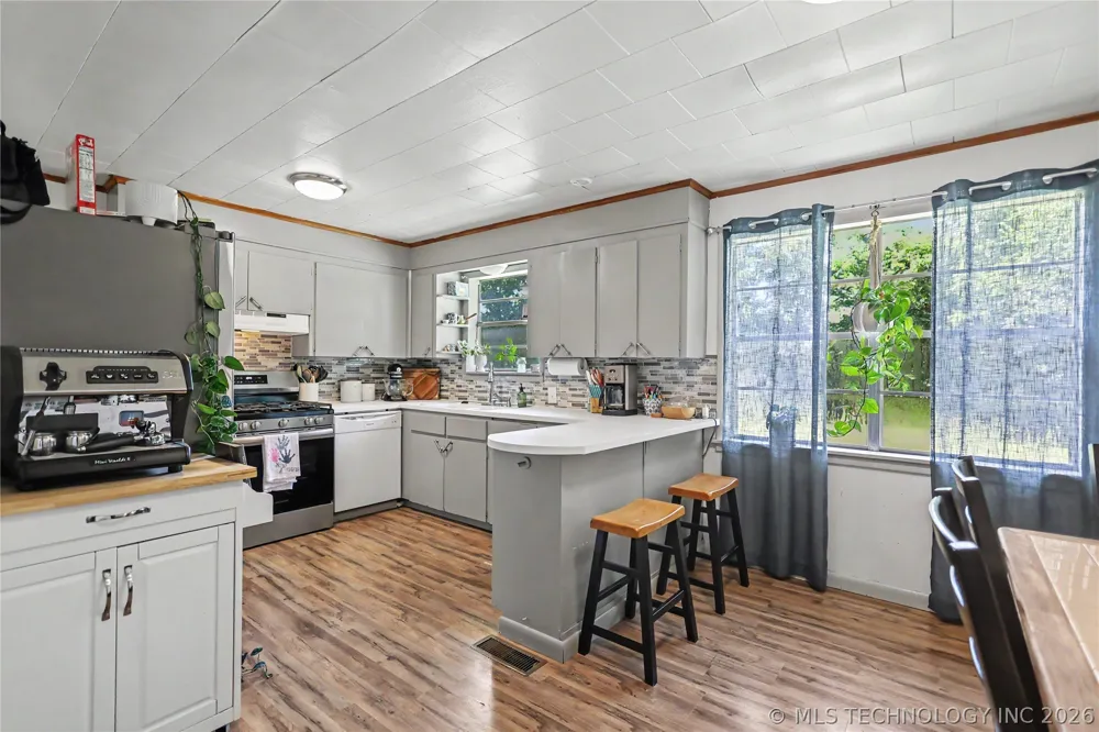 21195 E 760 ROAD Tahlequah, OK 74464