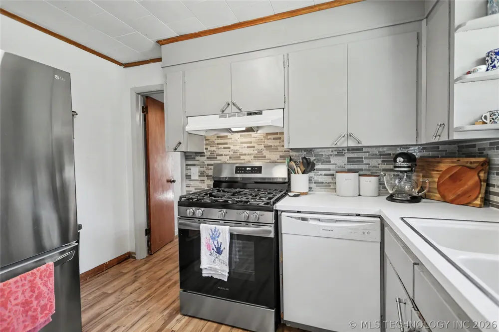 21195 E 760 ROAD Tahlequah, OK 74464