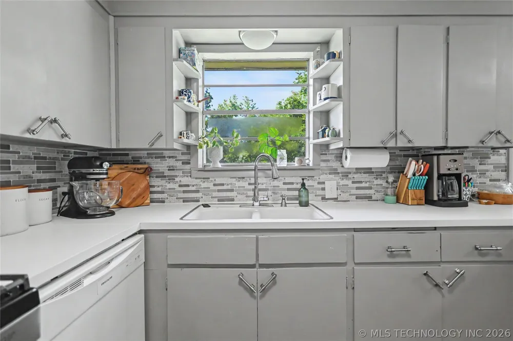21195 E 760 ROAD Tahlequah, OK 74464
