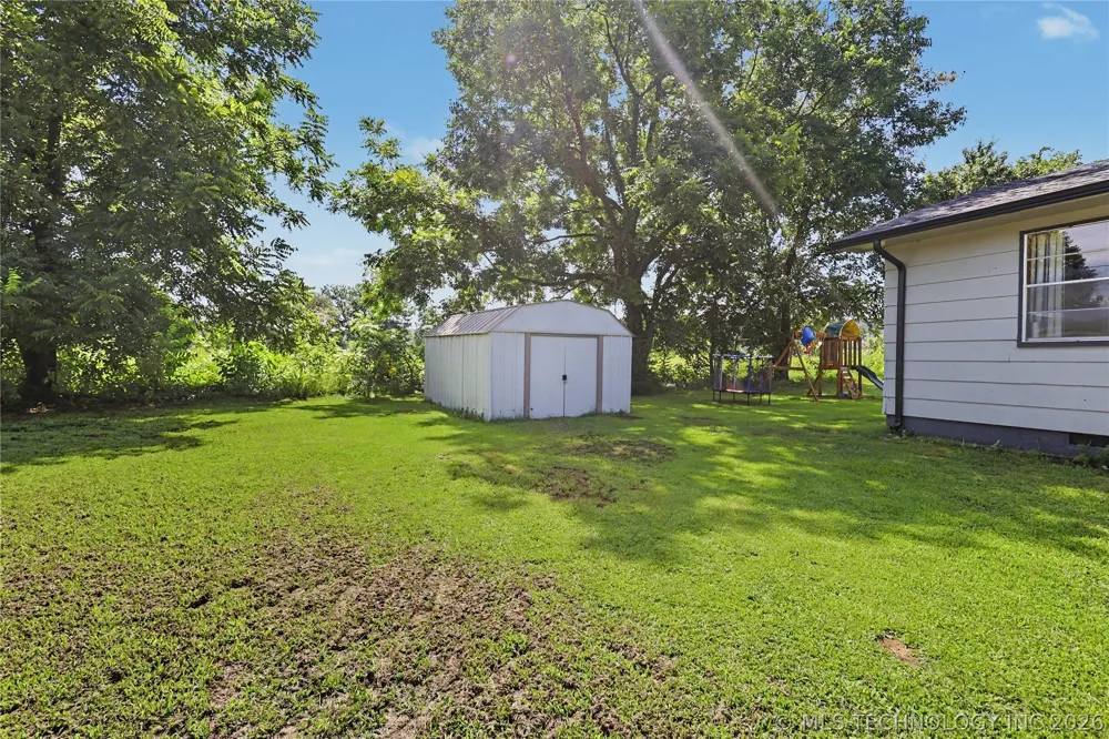 21195 E 760 ROAD Tahlequah, OK 74464