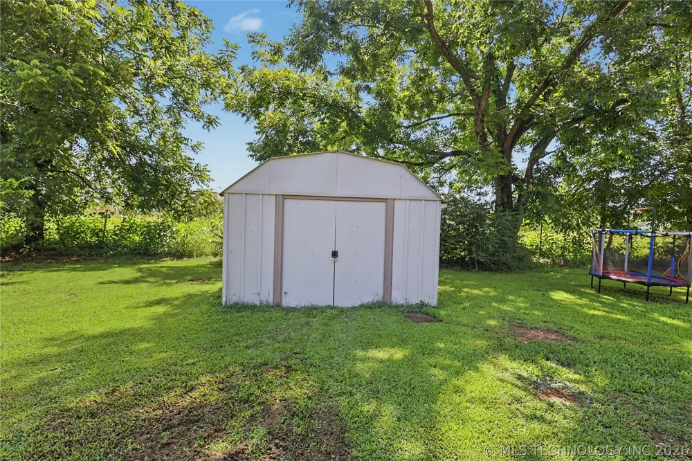 21195 E 760 ROAD Tahlequah, OK 74464