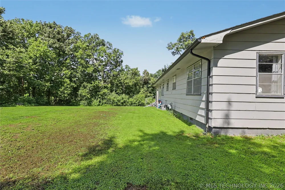 21195 E 760 ROAD Tahlequah, OK 74464