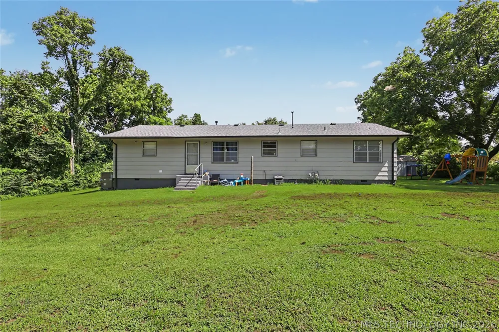 21195 E 760 ROAD Tahlequah, OK 74464