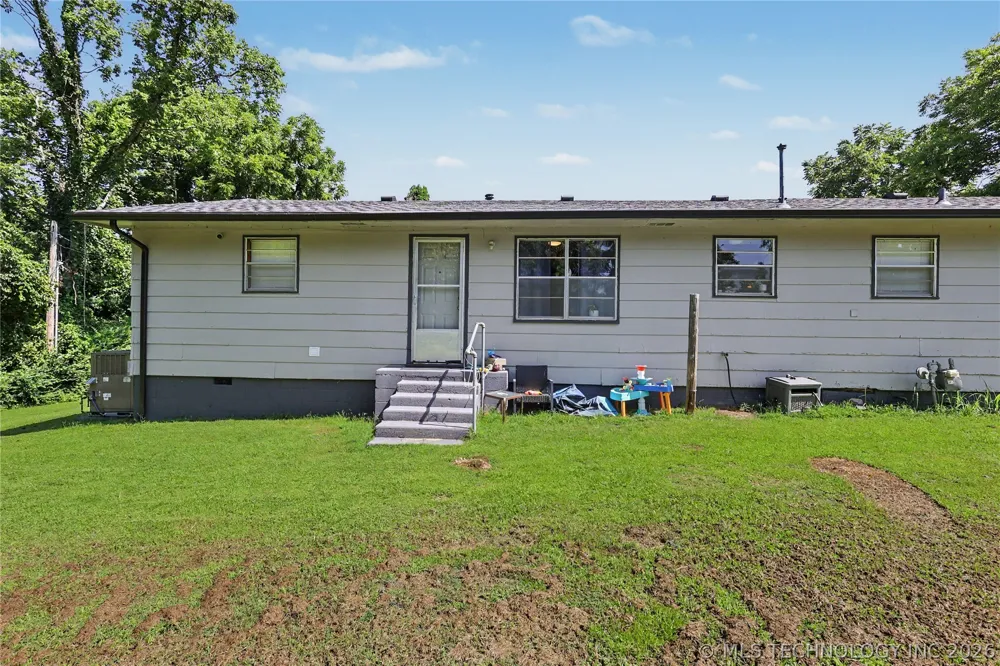 21195 E 760 ROAD Tahlequah, OK 74464