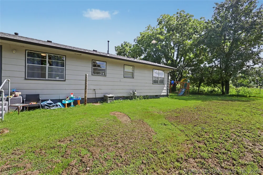 21195 E 760 ROAD Tahlequah, OK 74464