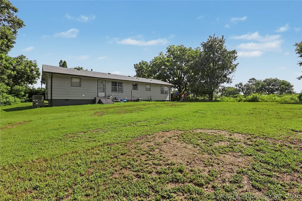 21195 E 760 ROAD Tahlequah, OK 74464
