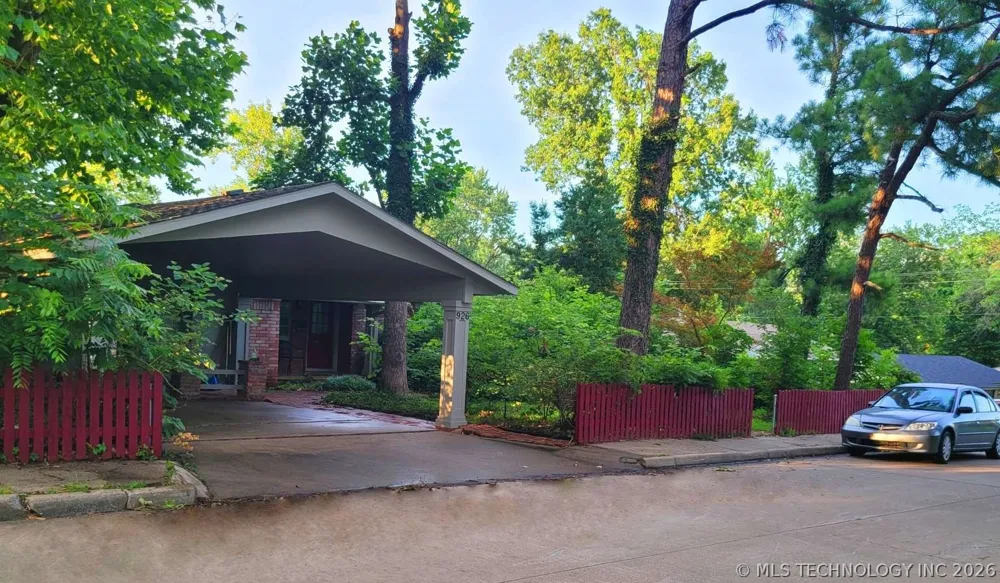 926 E 13th Street Claremore, OK 74017