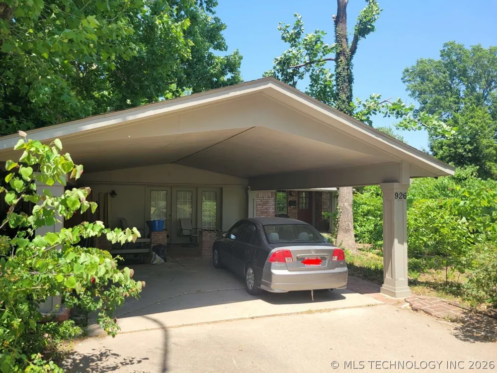 926 E 13th Street Claremore, OK 74017
