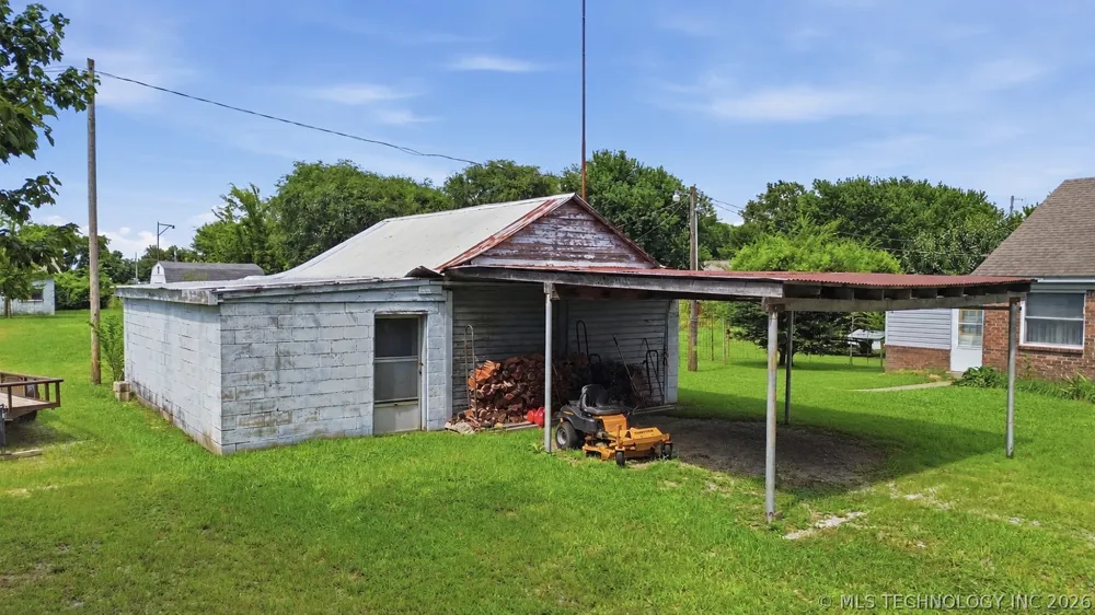 2732 Old Airport Pryor, OK 74361