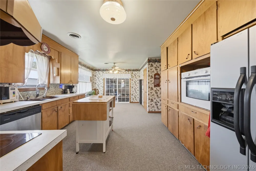 2732 Old Airport Pryor, OK 74361