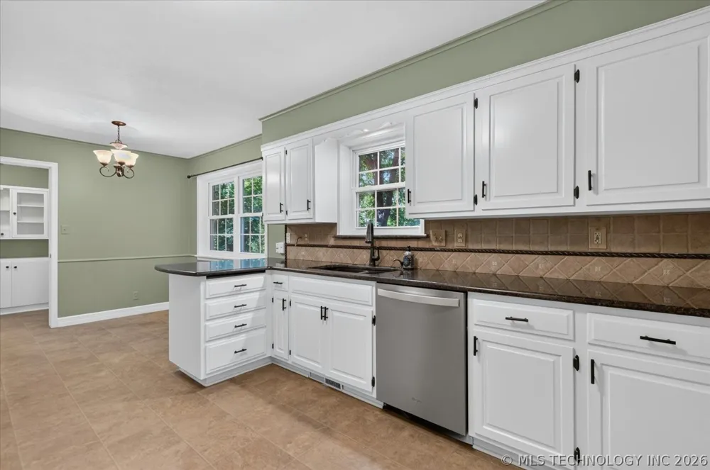 1902 Skyline Place Bartlesville, OK 74006