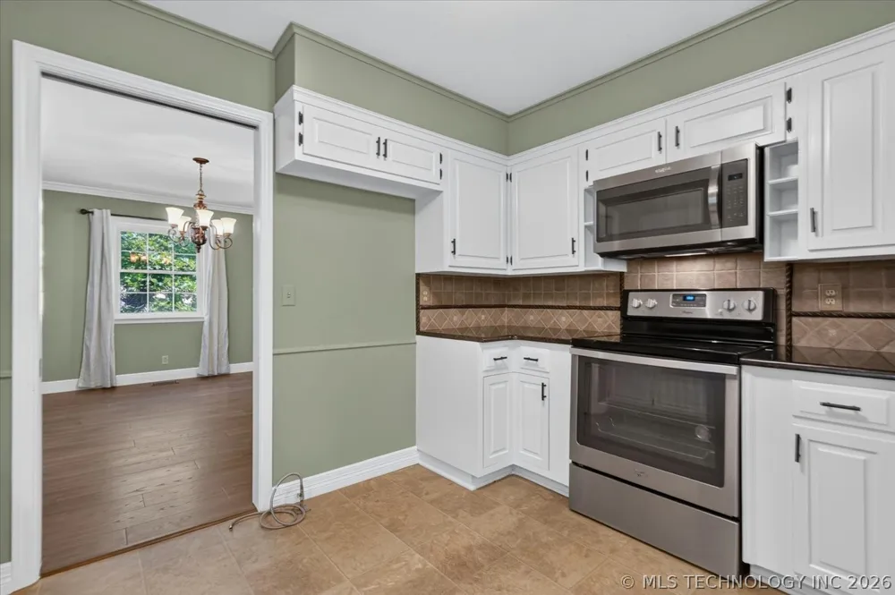 1902 Skyline Place Bartlesville, OK 74006