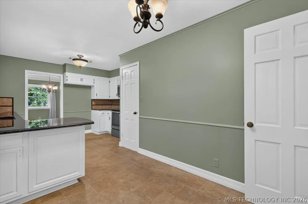 1902 Skyline Place Bartlesville, OK 74006