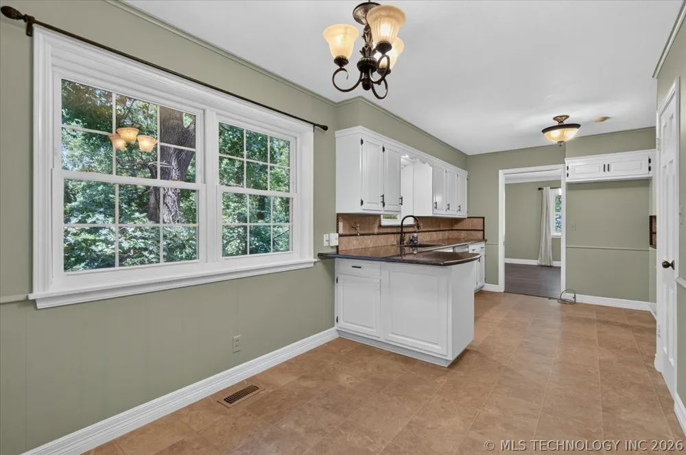 1902 Skyline Place Bartlesville, OK 74006