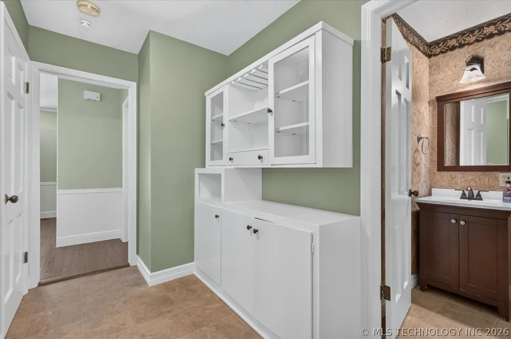 1902 Skyline Place Bartlesville, OK 74006