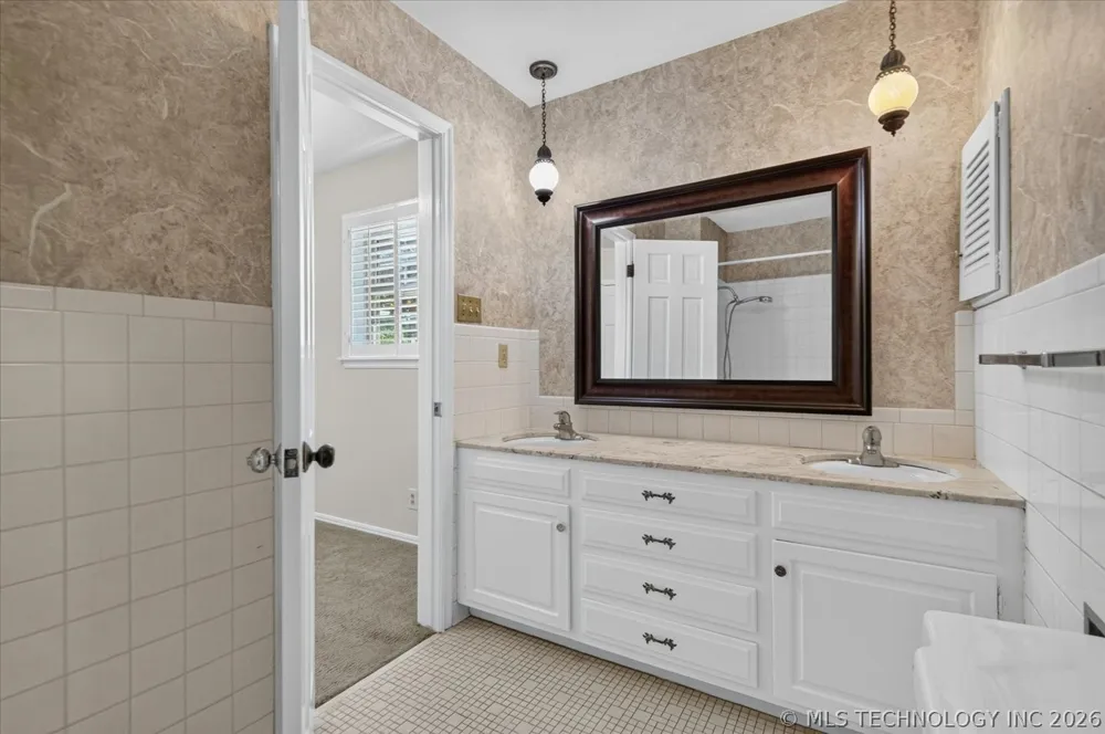 1902 Skyline Place Bartlesville, OK 74006