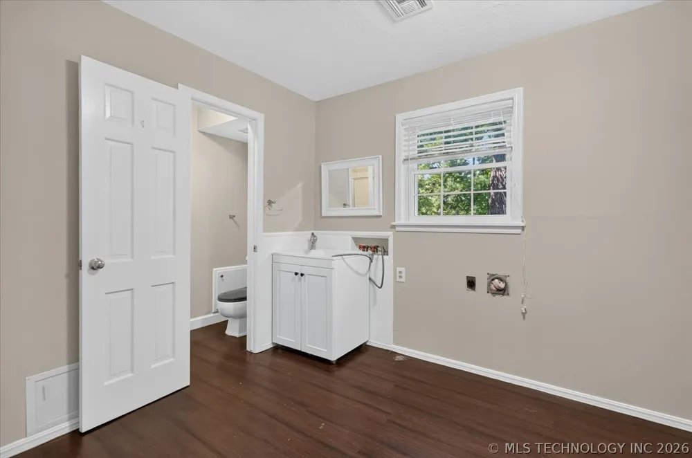 1902 Skyline Place Bartlesville, OK 74006