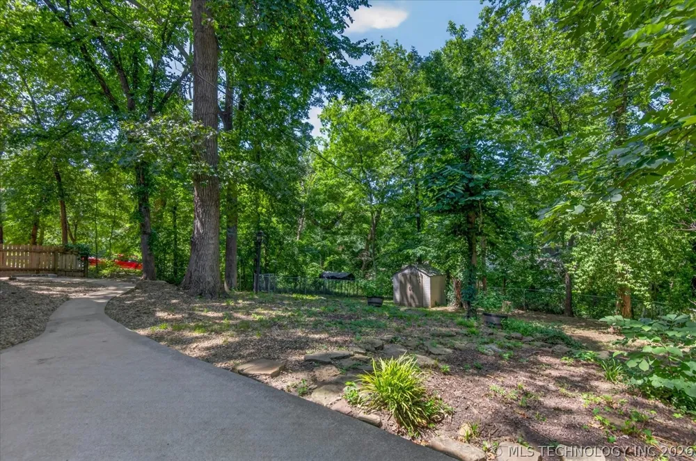 1902 Skyline Place Bartlesville, OK 74006