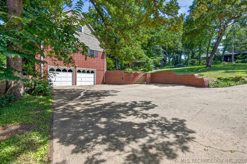 1902 Skyline Place Bartlesville, OK 74006