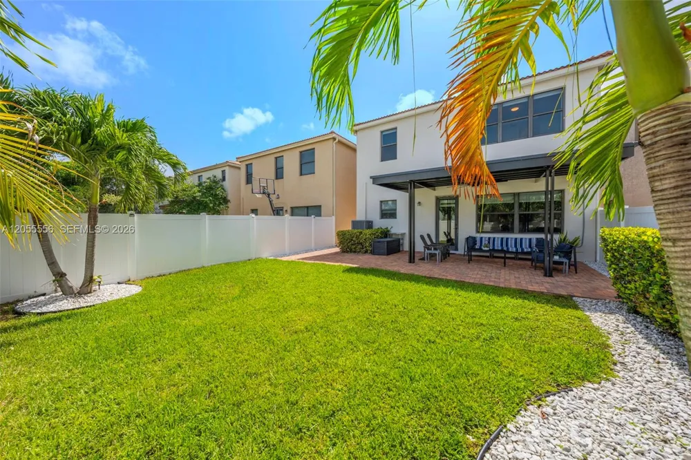 19308 NE 8th Ct Miami, FL 33179