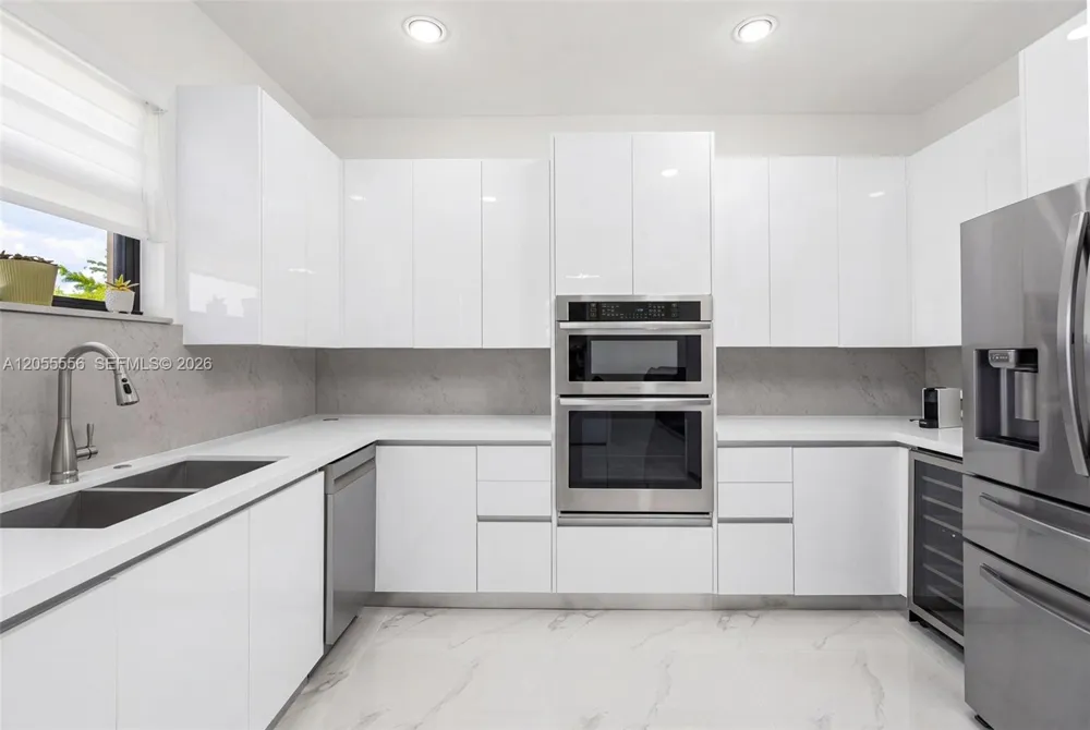 19308 NE 8th Ct Miami, FL 33179