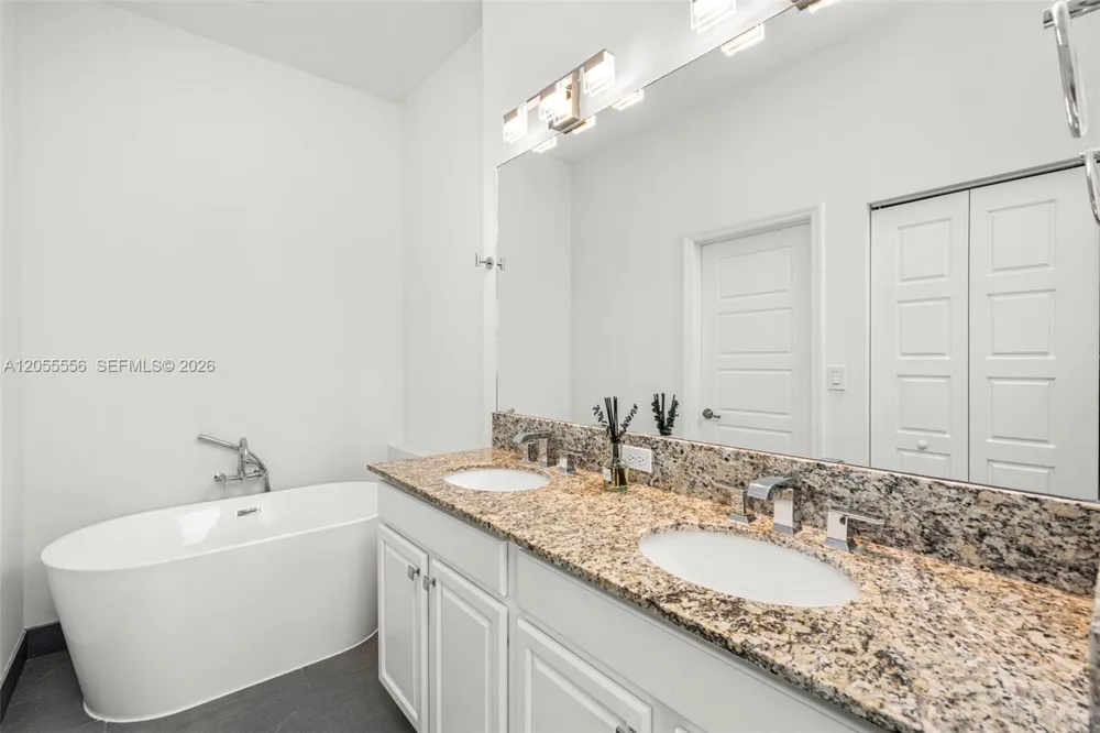 19308 NE 8th Ct Miami, FL 33179