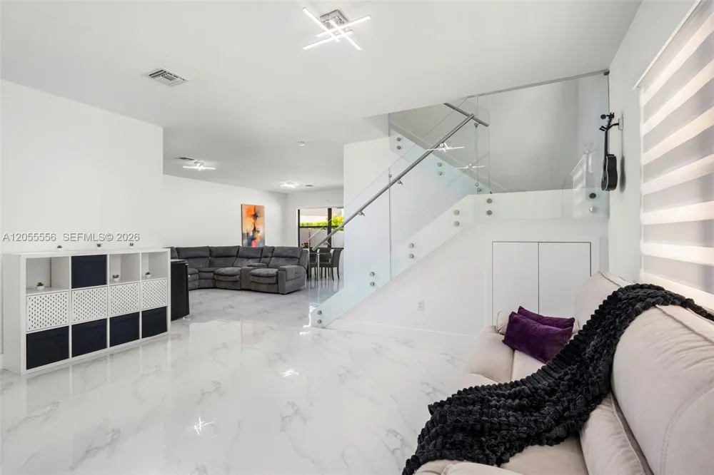 19308 NE 8th Ct Miami, FL 33179