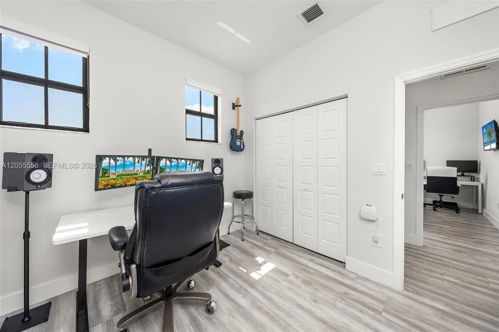 19308 NE 8th Ct Miami, FL 33179