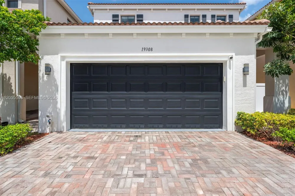 19308 NE 8th Ct Miami, FL 33179