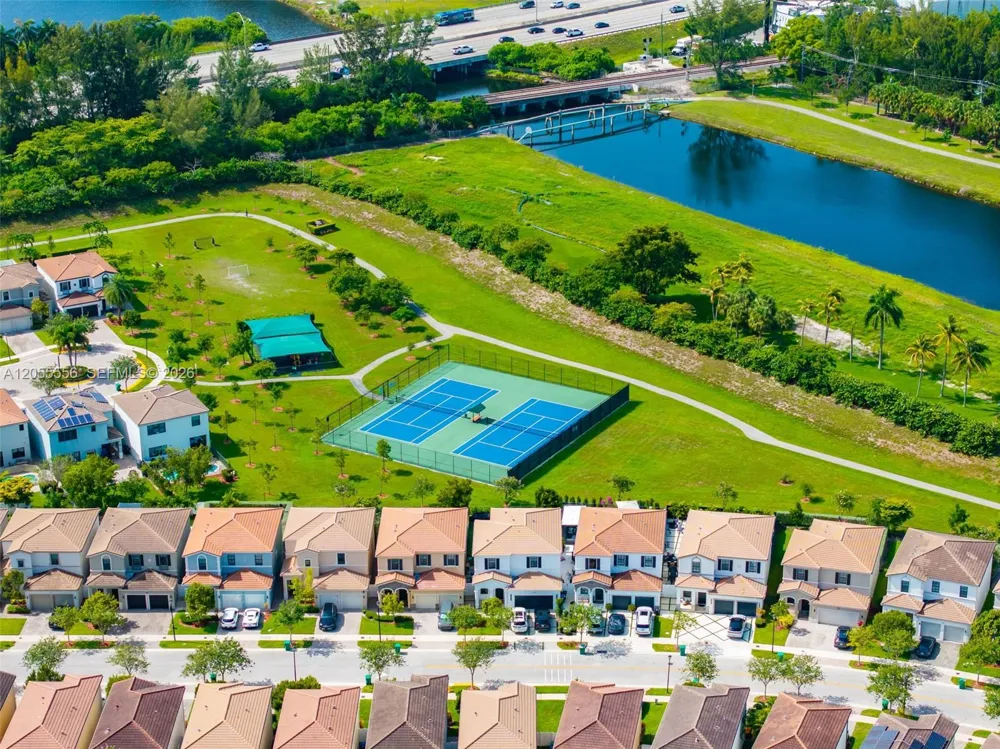 19308 NE 8th Ct Miami, FL 33179