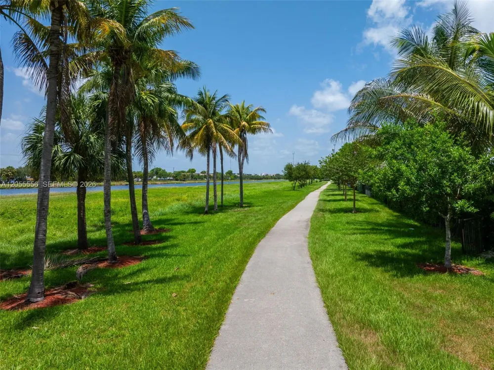 19308 NE 8th Ct Miami, FL 33179