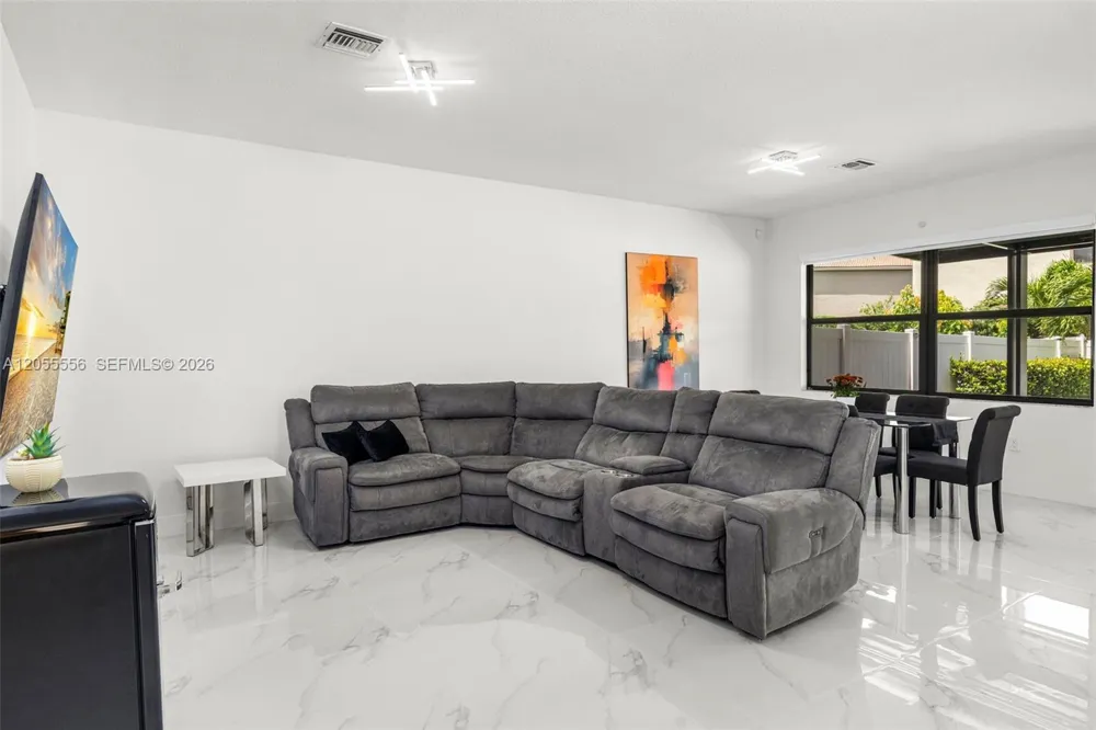 19308 NE 8th Ct Miami, FL 33179