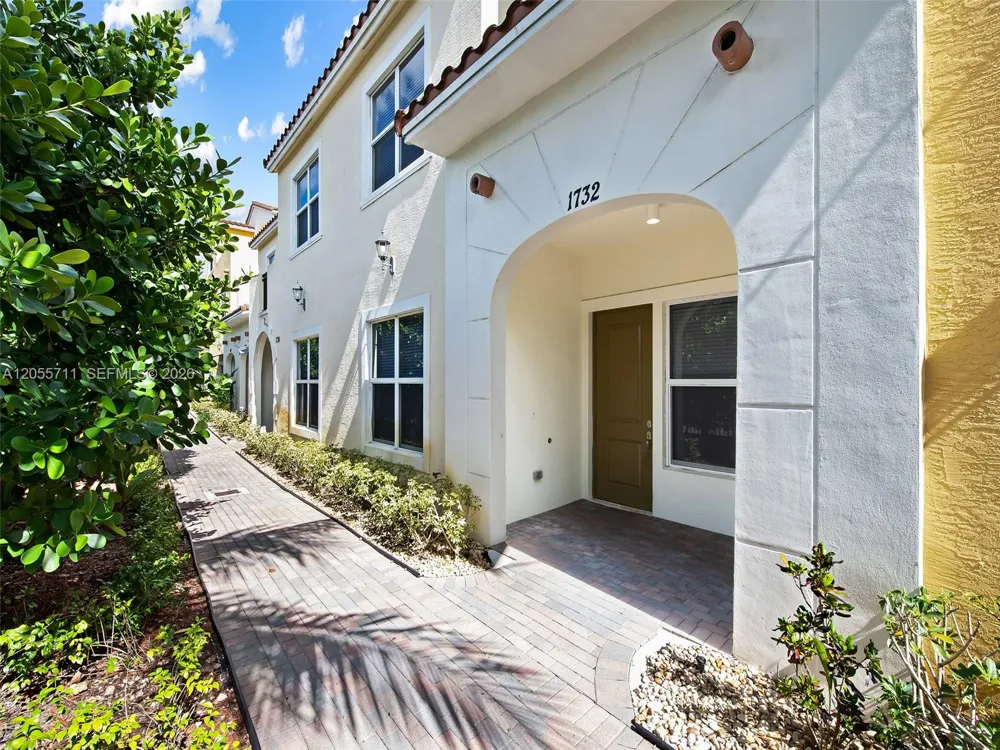 1732 NW 124th Pl Pembroke Pines, FL 33028
