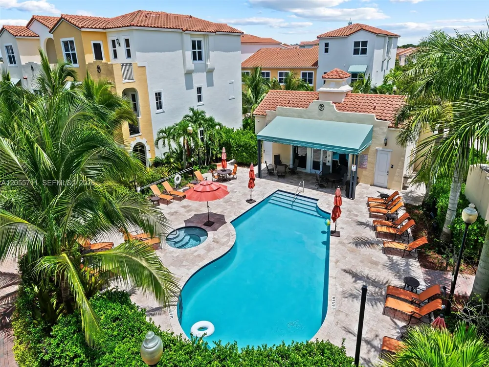 1732 NW 124th Pl Pembroke Pines, FL 33028