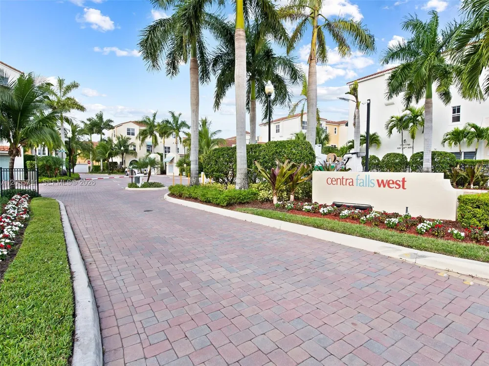 1732 NW 124th Pl Pembroke Pines, FL 33028