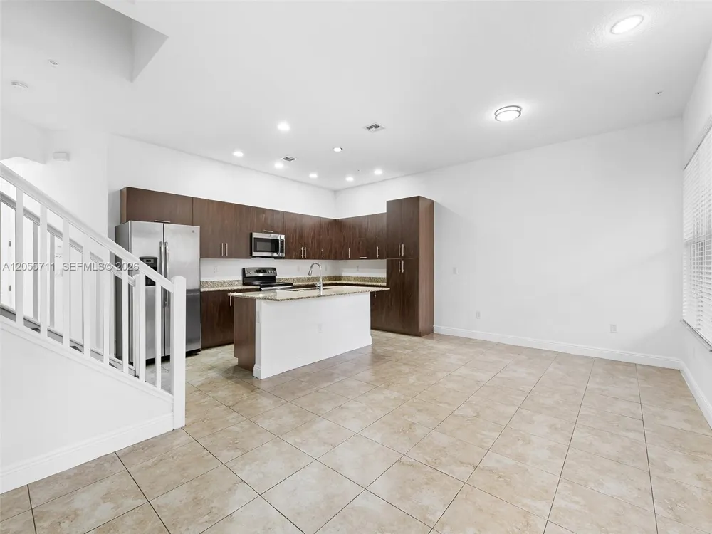 1732 NW 124th Pl Pembroke Pines, FL 33028