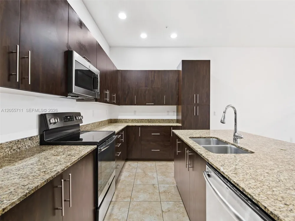 1732 NW 124th Pl Pembroke Pines, FL 33028