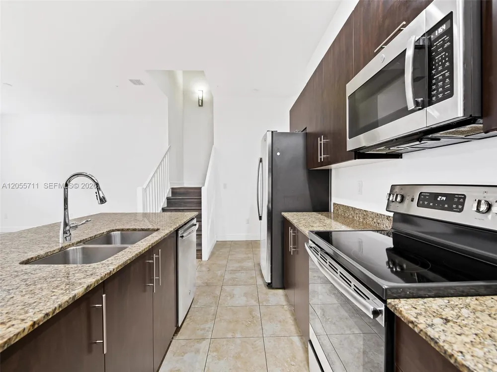 1732 NW 124th Pl Pembroke Pines, FL 33028