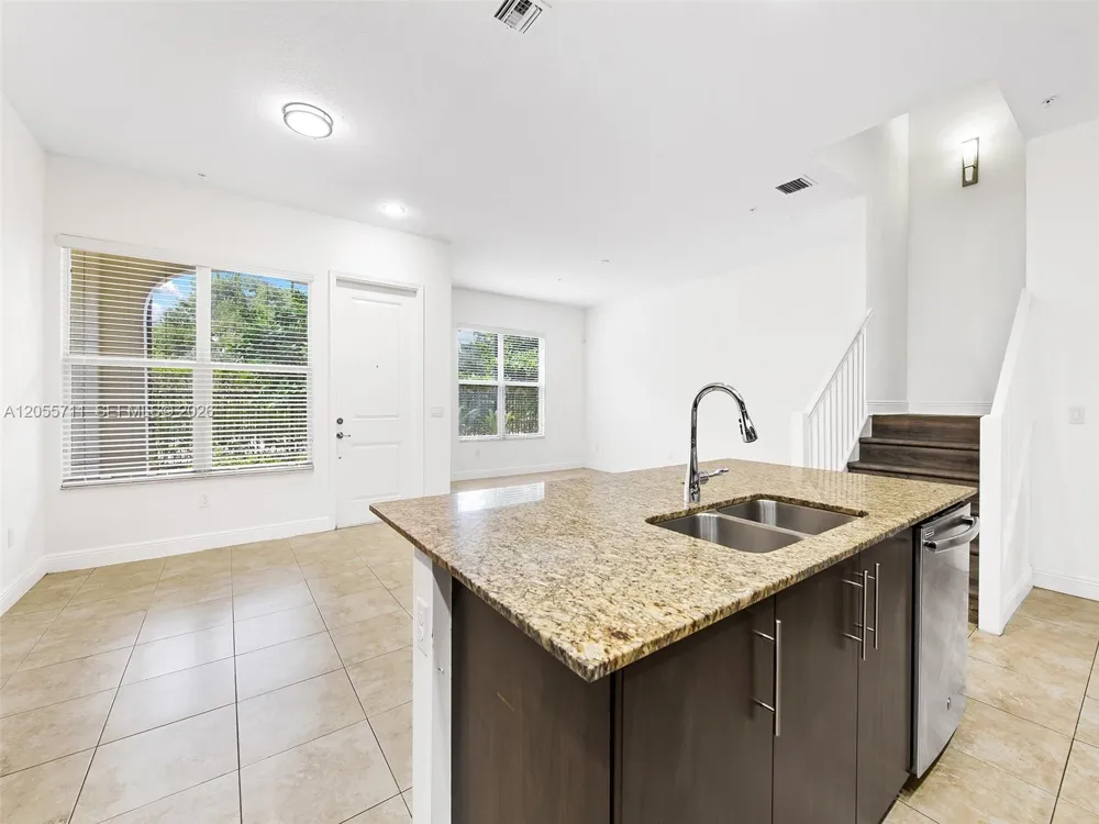 1732 NW 124th Pl Pembroke Pines, FL 33028