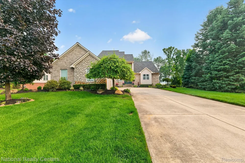 2915 Allison Lane Highland Charter Township, MI 48357