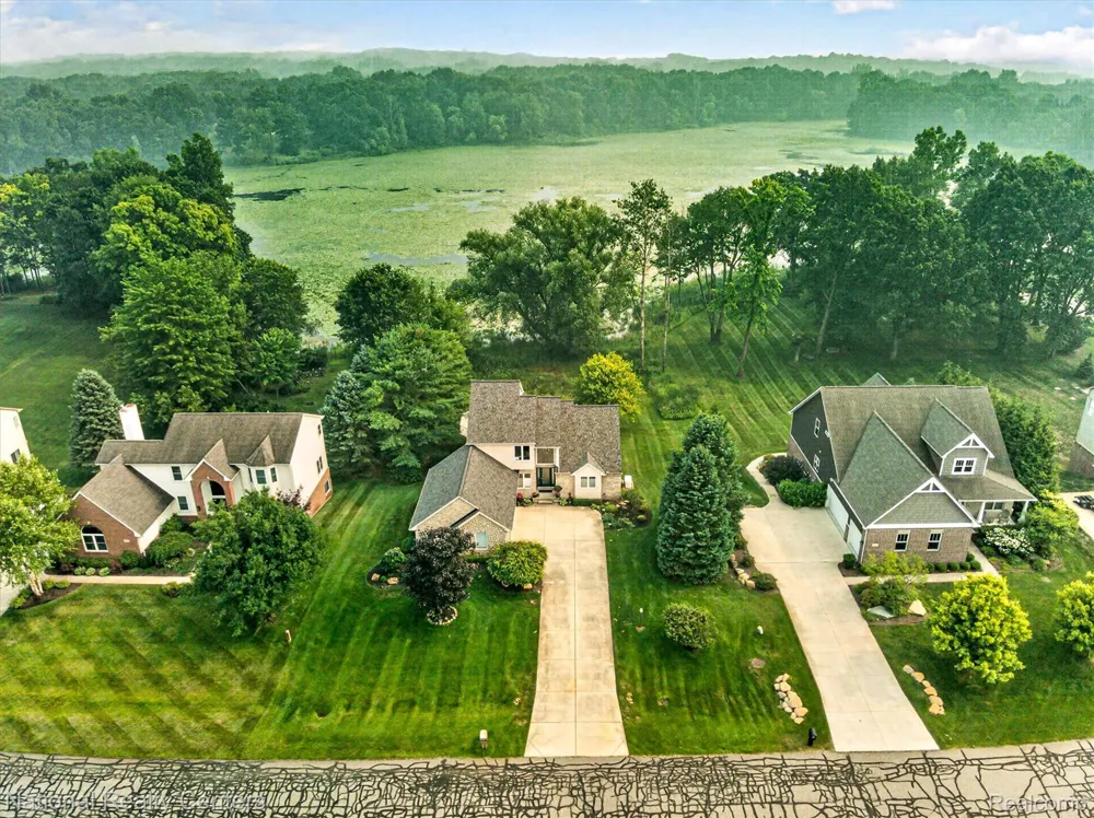 2915 Allison Lane Highland Charter Township, MI 48357