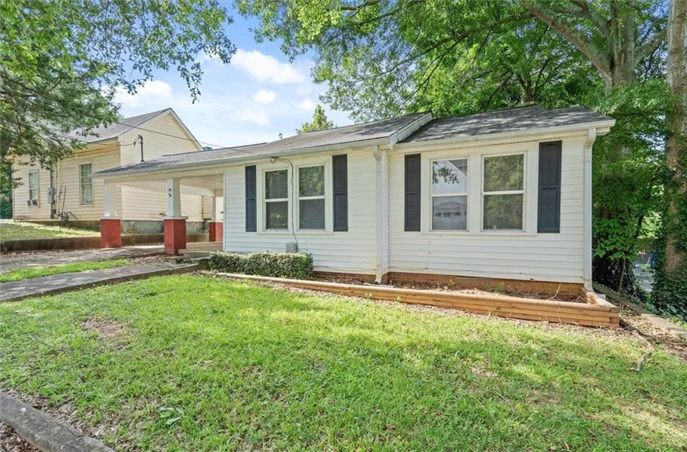 76 W Mill St Tallapoosa, GA 30176