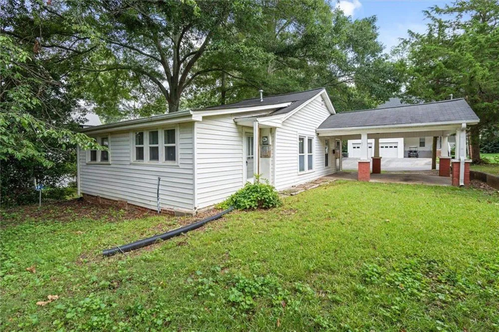 76 W Mill St Tallapoosa, GA 30176