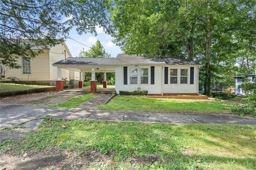 76 W Mill St Tallapoosa, GA 30176