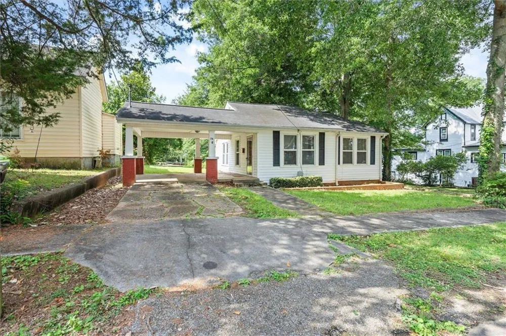 76 W Mill St Tallapoosa, GA 30176