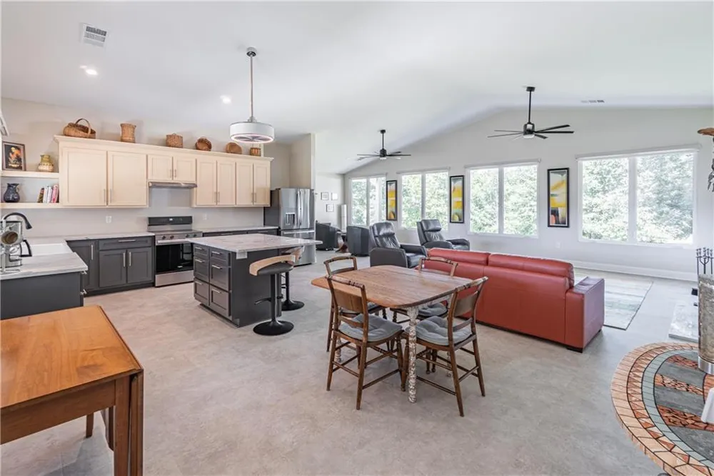 2003 Highway 323 Gillsville, GA 30543