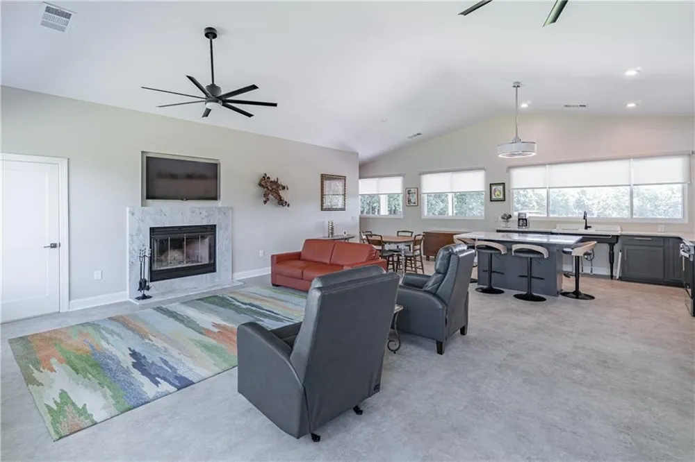 2003 Highway 323 Gillsville, GA 30543
