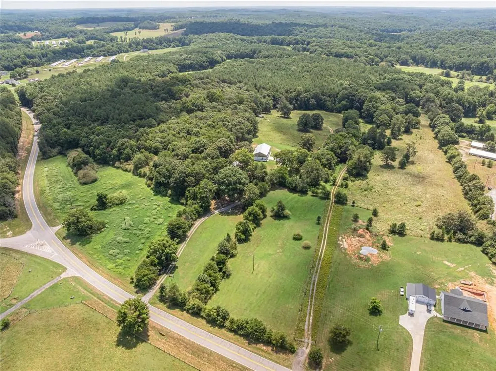 2003 Highway 323 Gillsville, GA 30543